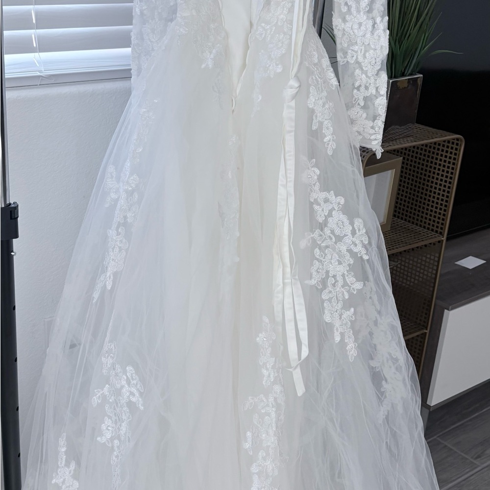 Elegant White Lace Wedding Dress